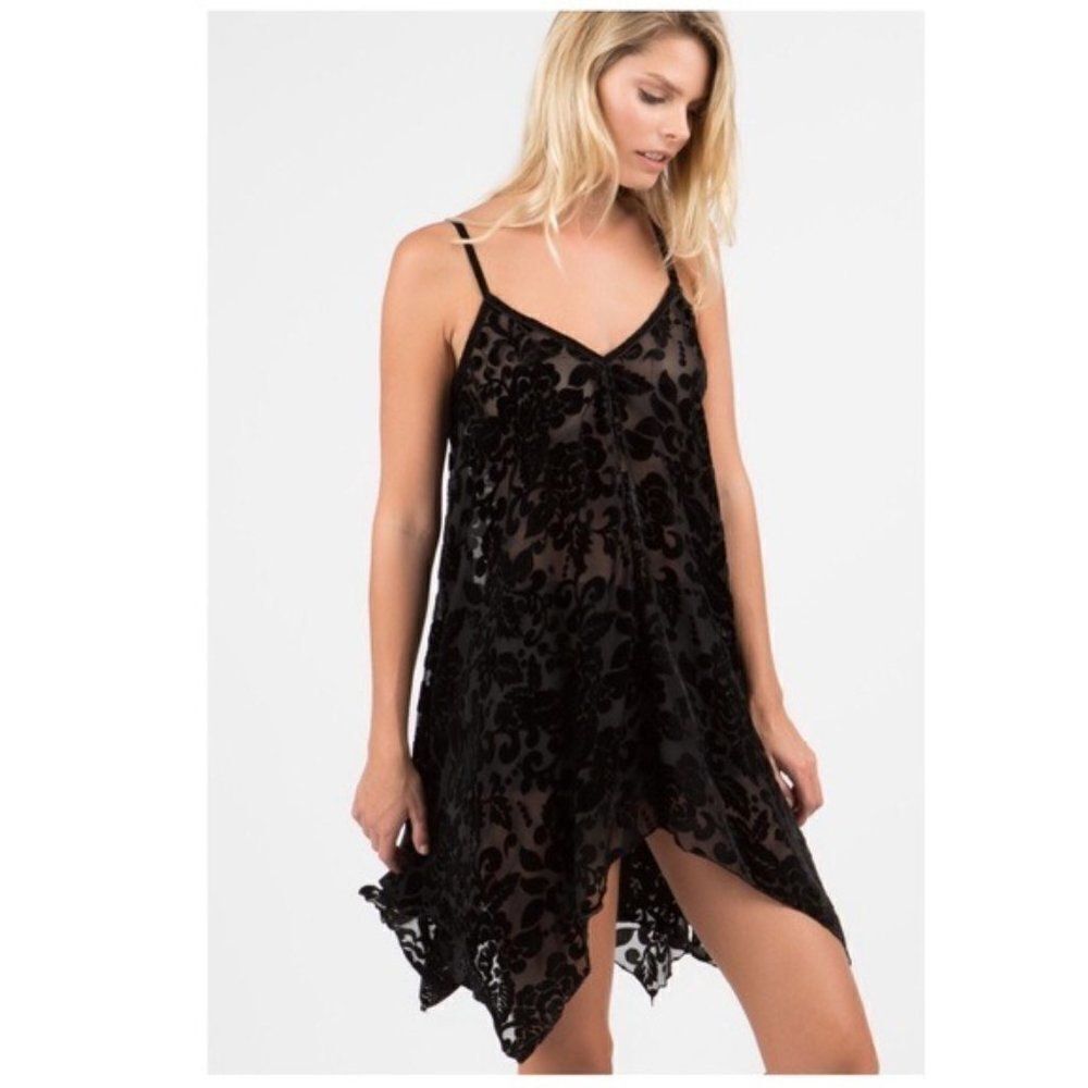 𝅺POL Black Floral Burnout  Velvet Flowy Cami Dress